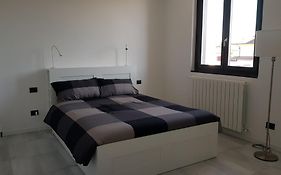 Black And White B&B Urgnano